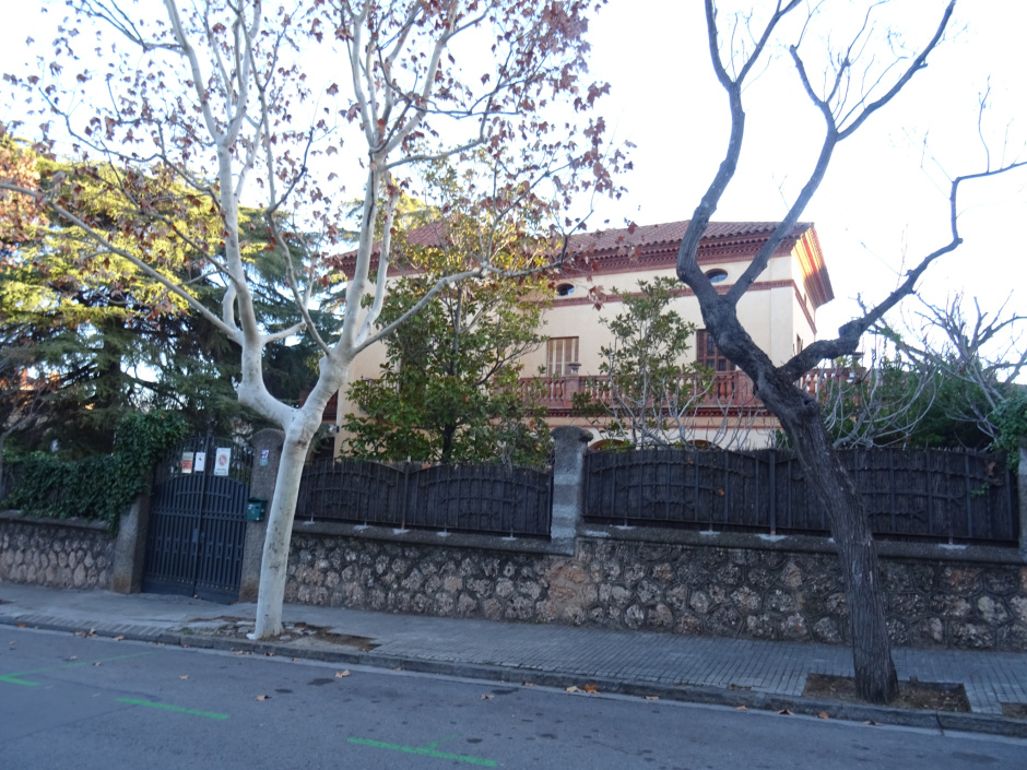 Façana principal de la casa d'Elisenda Ribatallada.