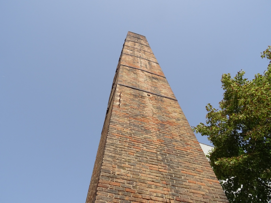 Xemeneia de la bòbila dels jesuïtes