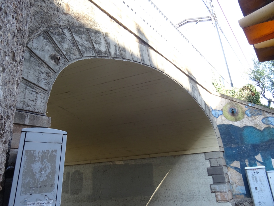 Pont dels Ferrocarrils de la Generalitat sobre el carrer Martorell.