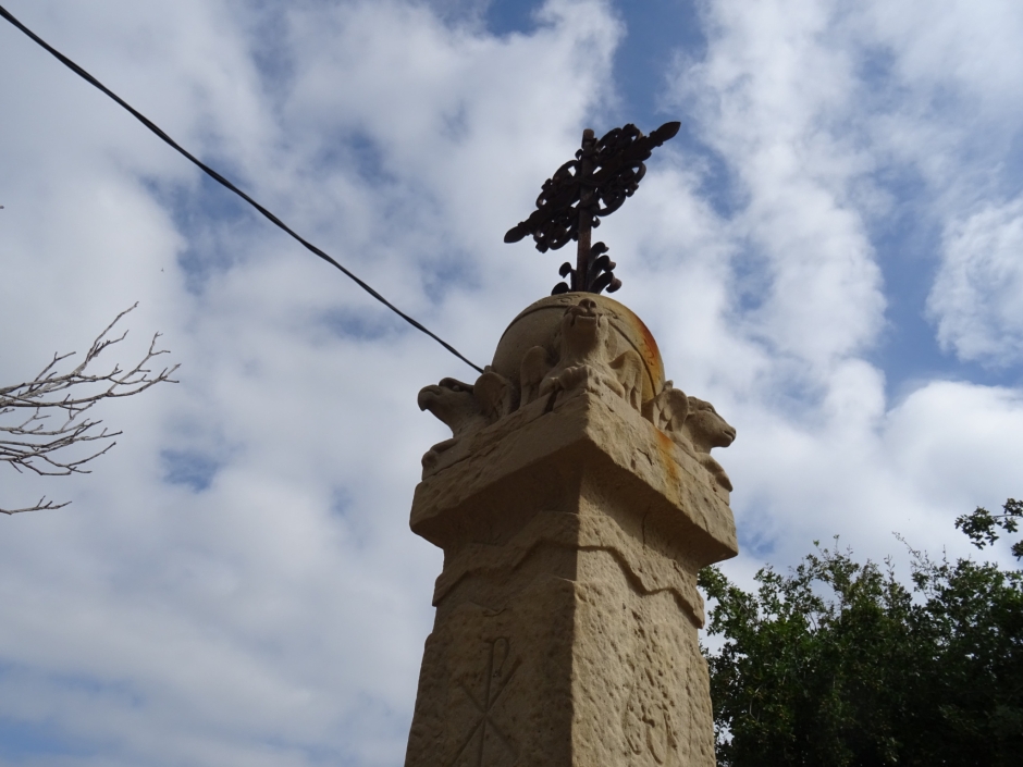 Part superior de la creu de terme de Valldoreix (avinguda Mas Fuster).