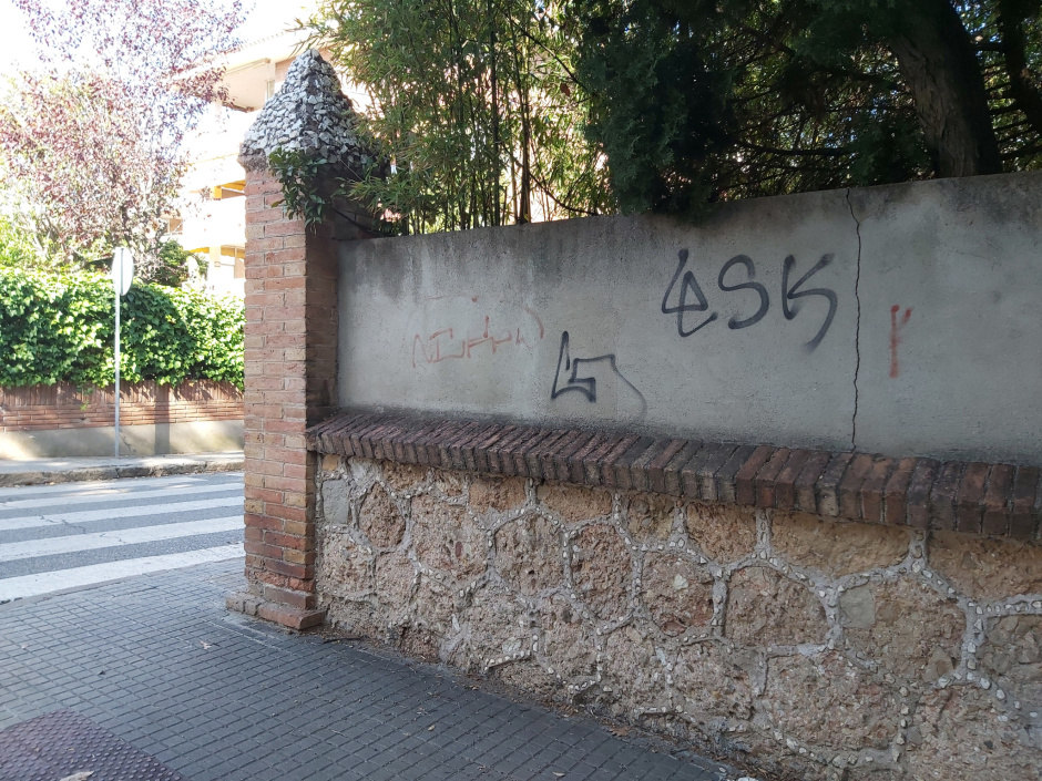 Tanca del solar del carrer Pahissa núm. 14.