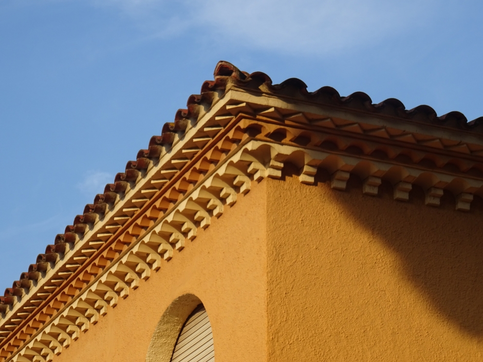 Detall del ràfec del Mas Roig.