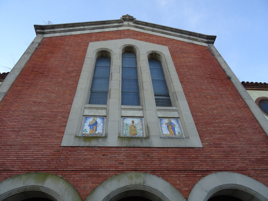 Façana de l'església de la Mare de Déu de Montserrat de la Floresta.