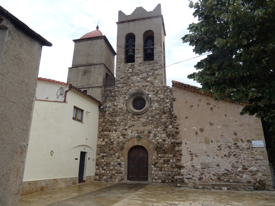 Façana principal de l'església de Sant Cebrià de Valldoreix. La torre de l'esquerra és el comunidor i sobre el portal d'entrada hi ha el campanar.