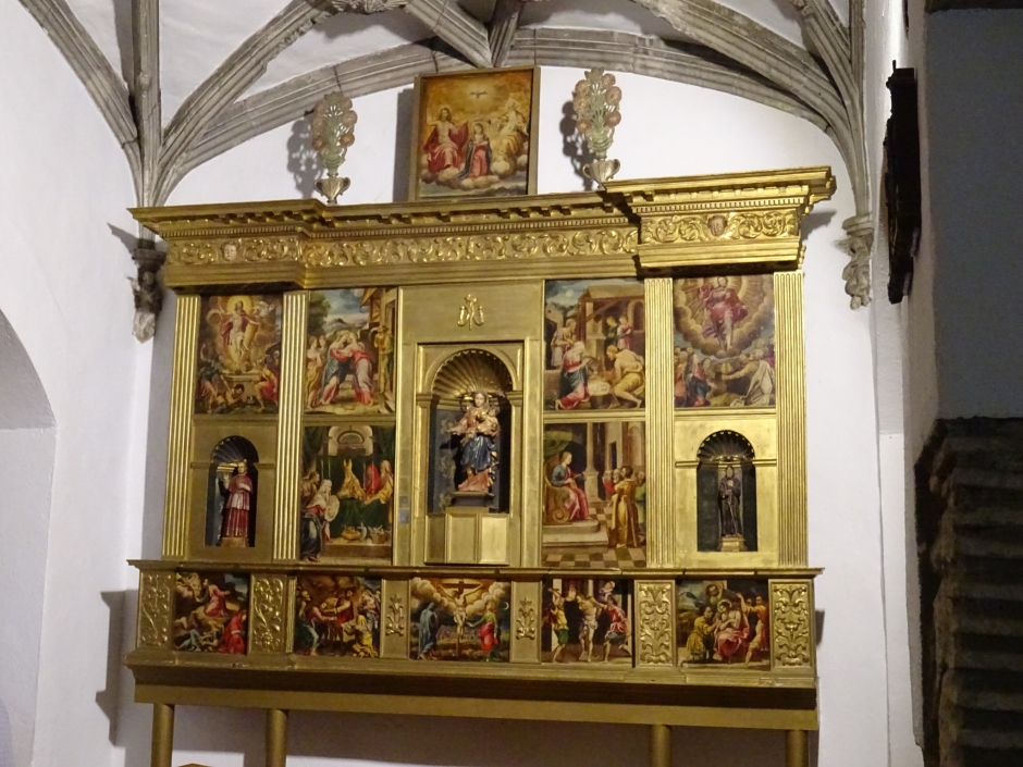 Retaule de la Mare de Déu del Roser.