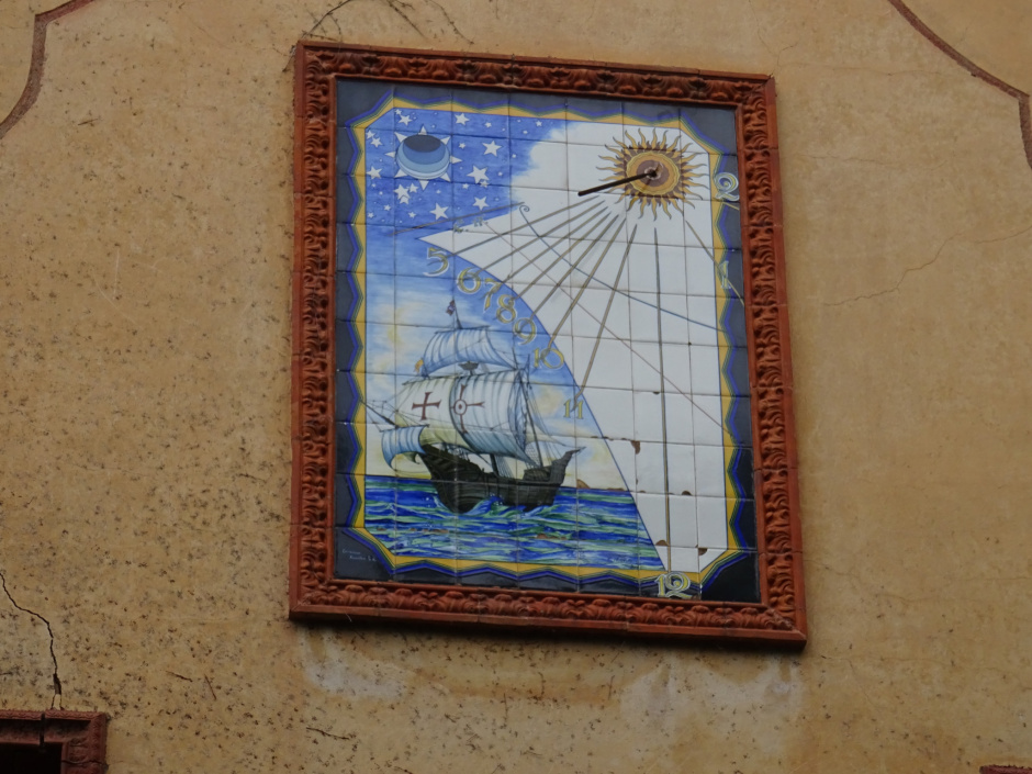 Rellotge de sol de la Casa de les Germanes Sans Marcet (Rambla Ribatallada número 16).