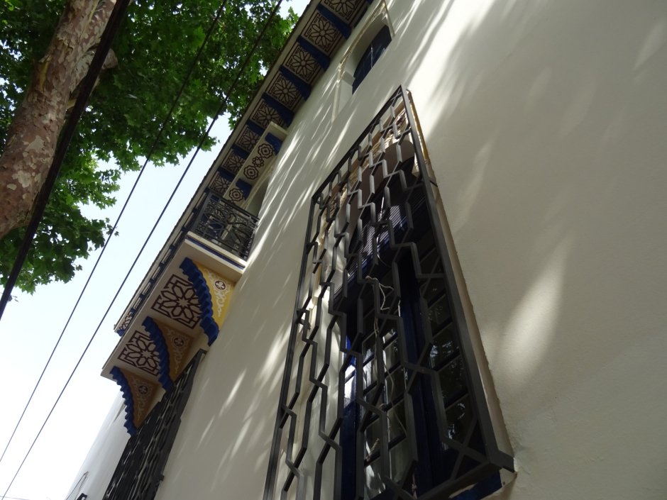 Detall de la façana del carrer Sant Francesc Xavier.