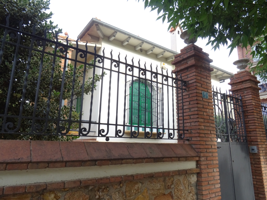 Façana del XAlet Negre a la plaça d'en Coll.