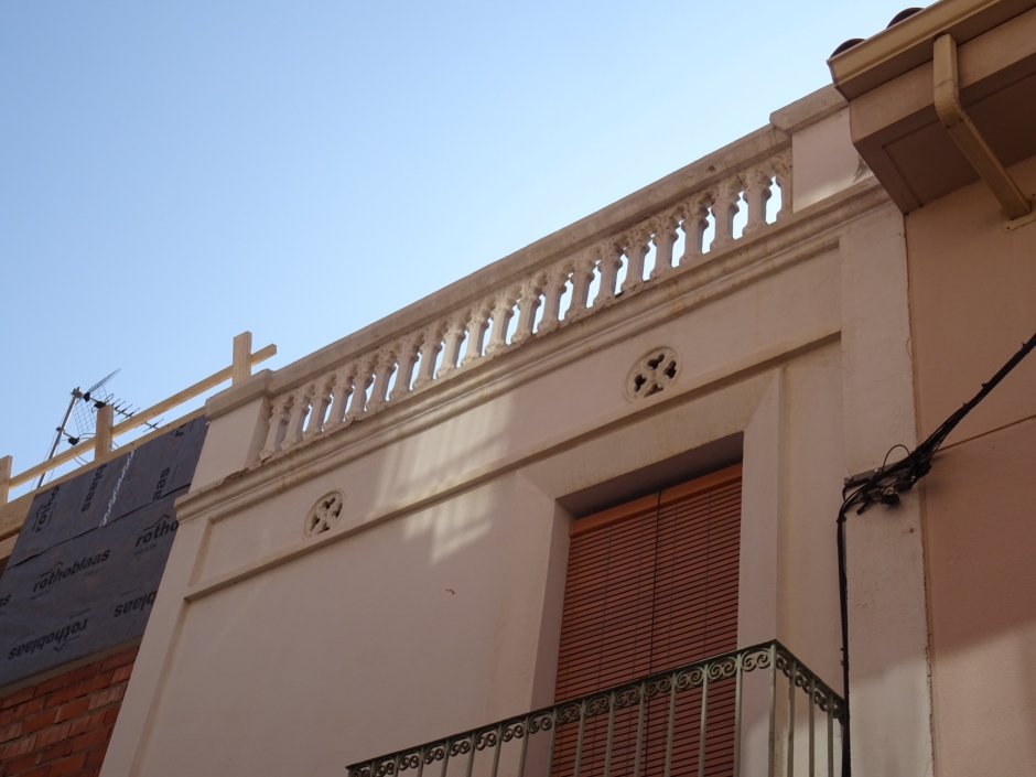 Part superior de la casa del carrer dels Marges número 14.