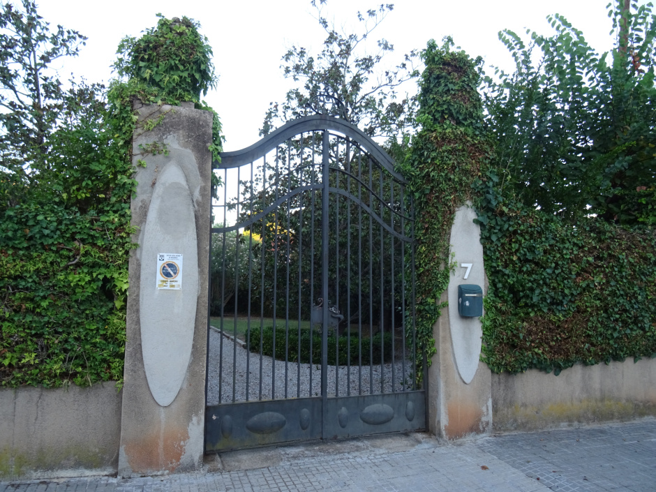 Tanca i cancell de casa Menic.