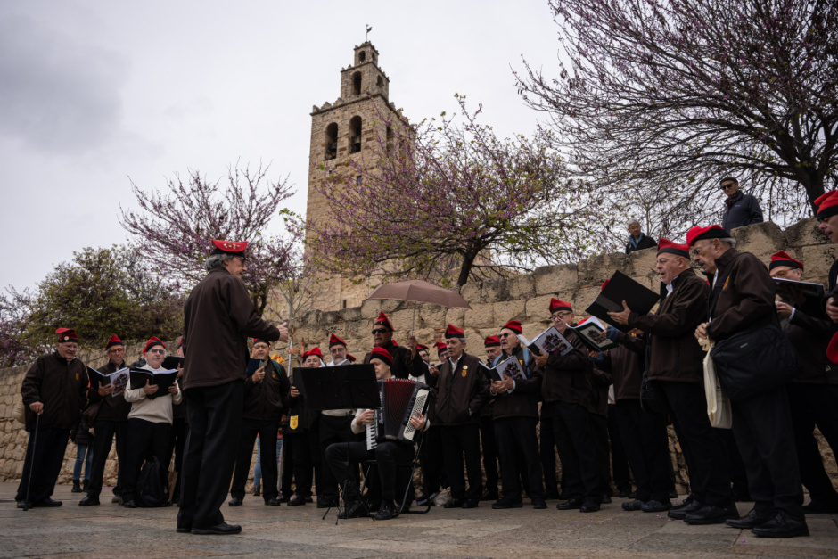 Cantada de caramelles pel centre de Sant Cugat
