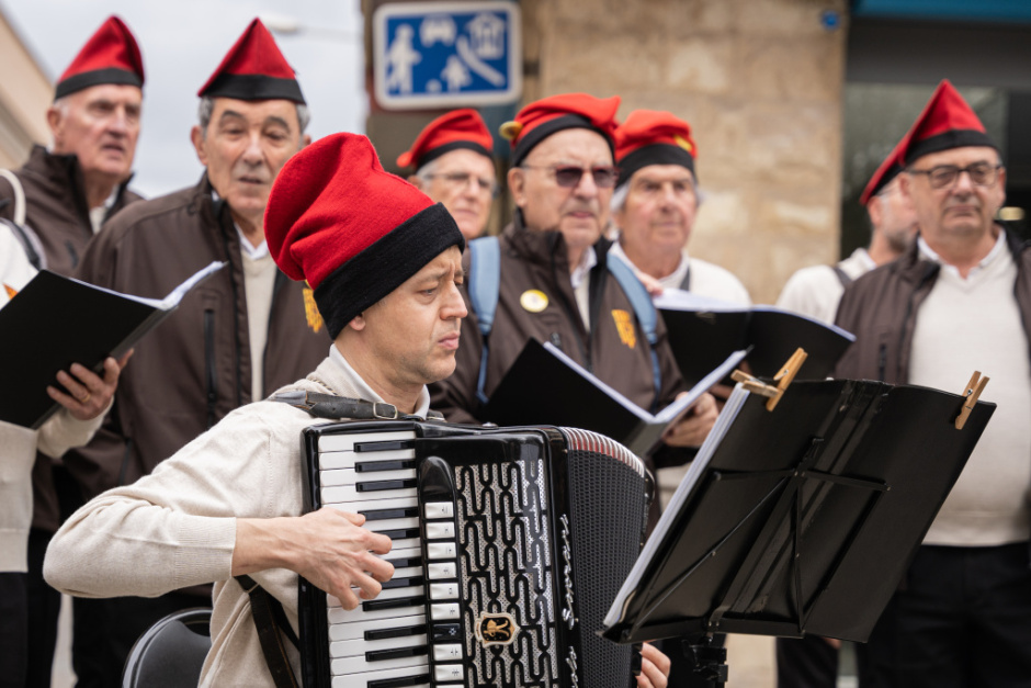 Cantada de caramelles pel centre de Sant Cugat