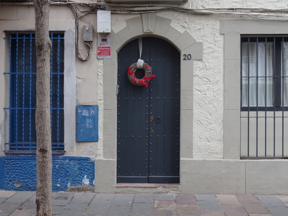 Portal d'entrada a la casa del carrer Villà número 20.
