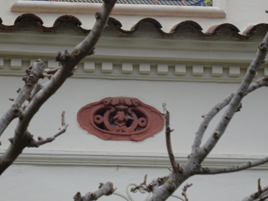 Detall de l'òcul de ventilació del sostremort del  xalet de Villa Pepita.