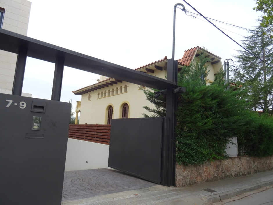 Façana lateral del Xalet Montserrat.