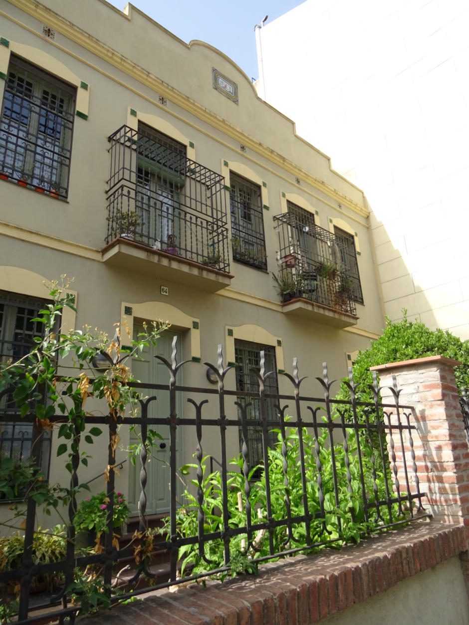 Façana principal de Cal Moro.