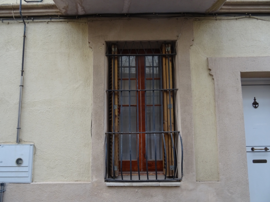 Finestral de la casa del carrer Sant Antoni número 66.