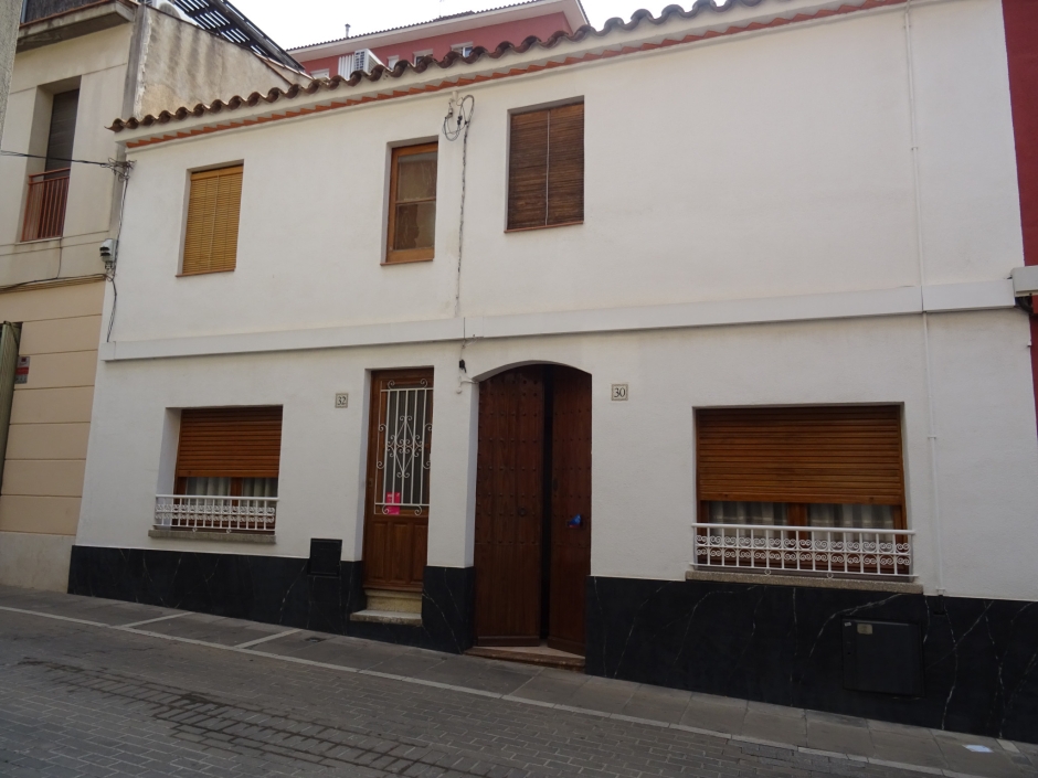 Conjunt de dues cases del carrer de la Sort números 30 i 32