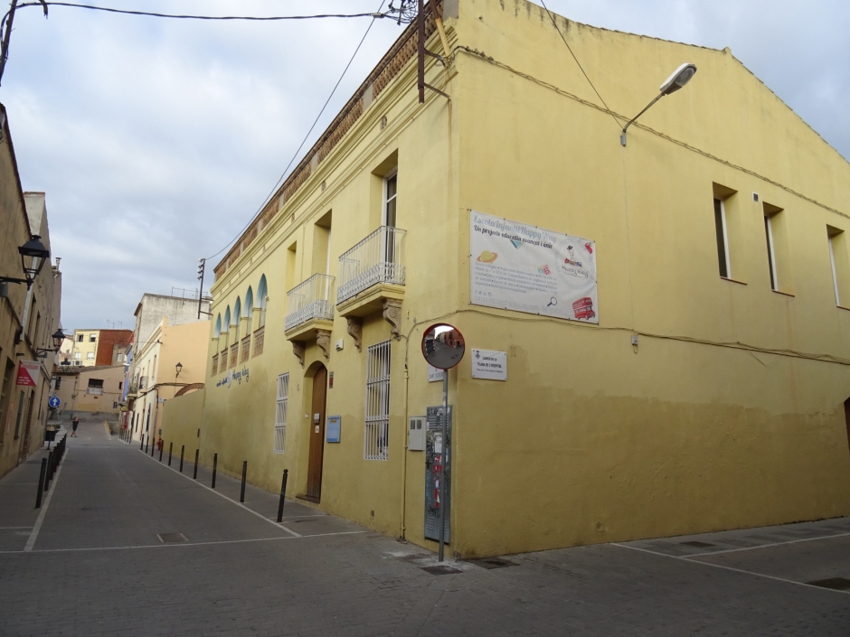 Façana principal i lateral de Cal Pruna.