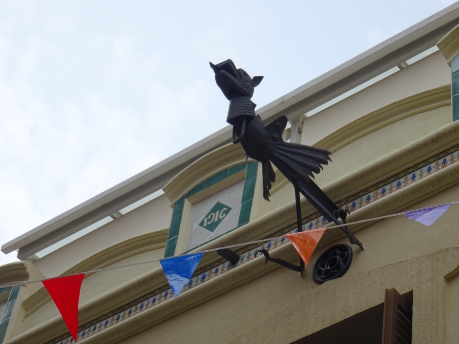 Coronament i apujamobles de la casa Vendrell II.