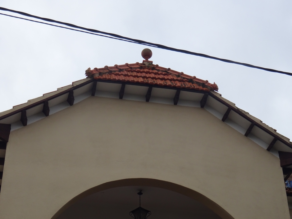 Coronament i ràfec del xalet a la rambla del Jardí número 119.