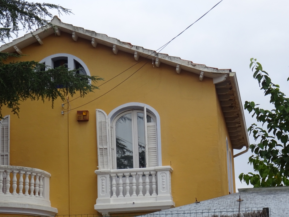 Detall de la façana del xalet de la rambla del Jardí número 108.