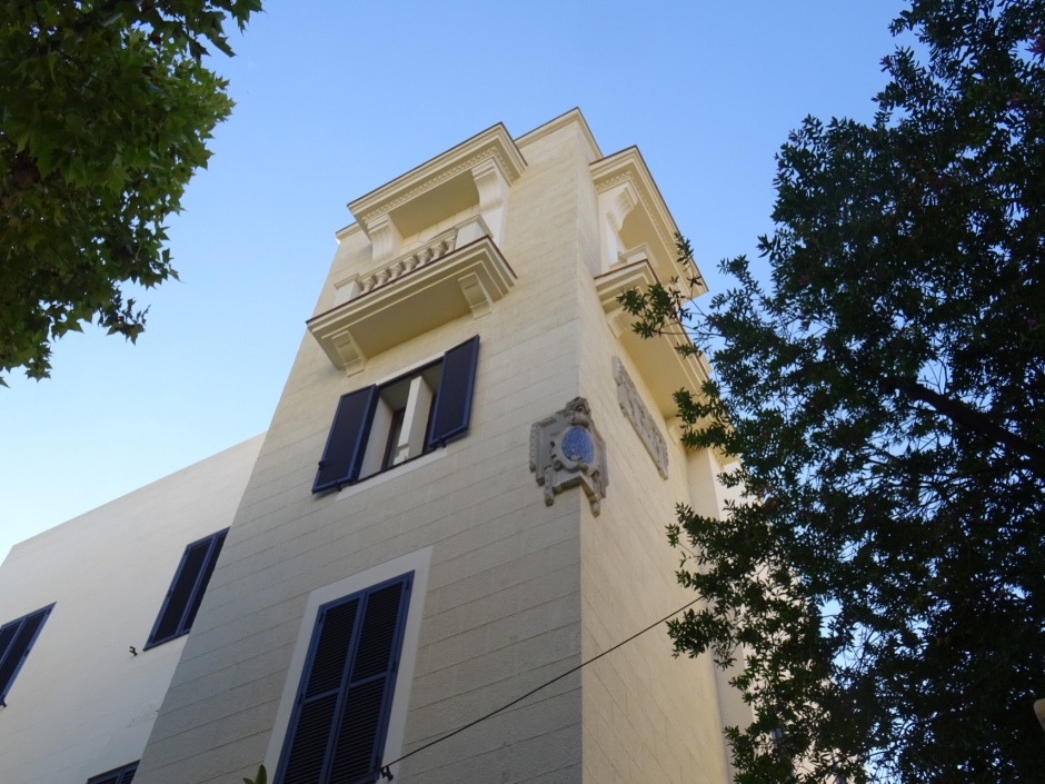 Façana del xalet de Maria Bas.