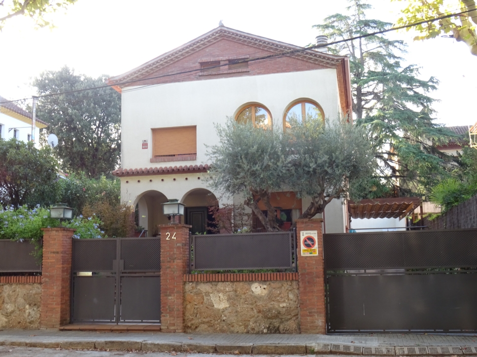 Xalets de Jaume Musella I (carrer Bergara número 24).