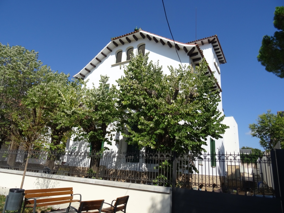 Cases de Carles Blanquet i Miquel Casals (número 44).