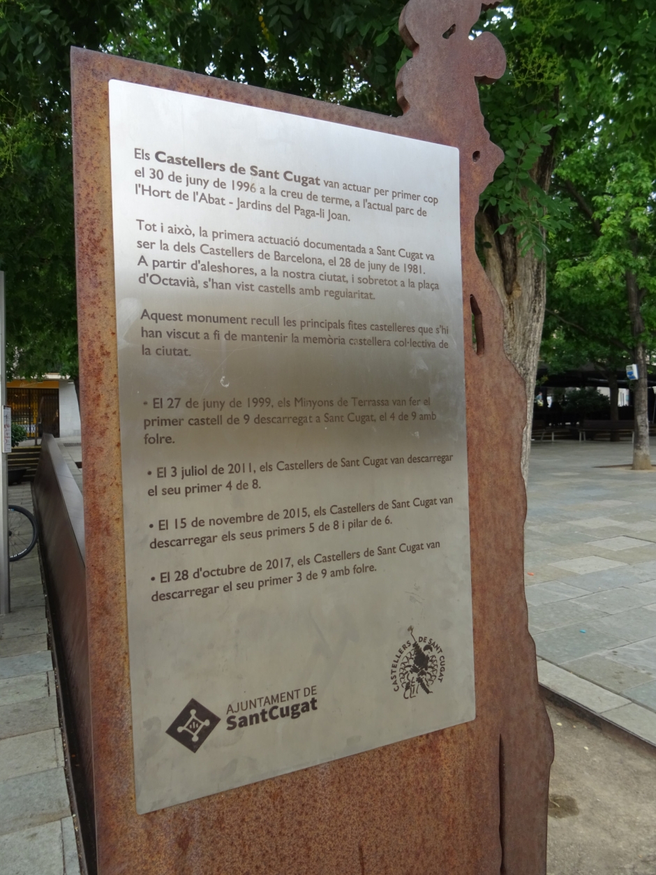 Placa dels Castellers de Sant Cugat a plaça d'Octavià