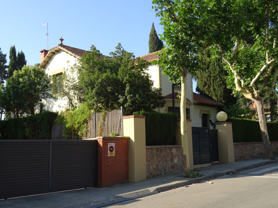 Xalet del passeig de Valldoreix número 63.