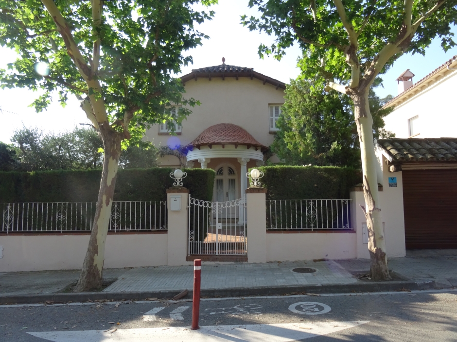 Casa del conjunt de Pau Cariteu del passeig de Valldoreix número 53.