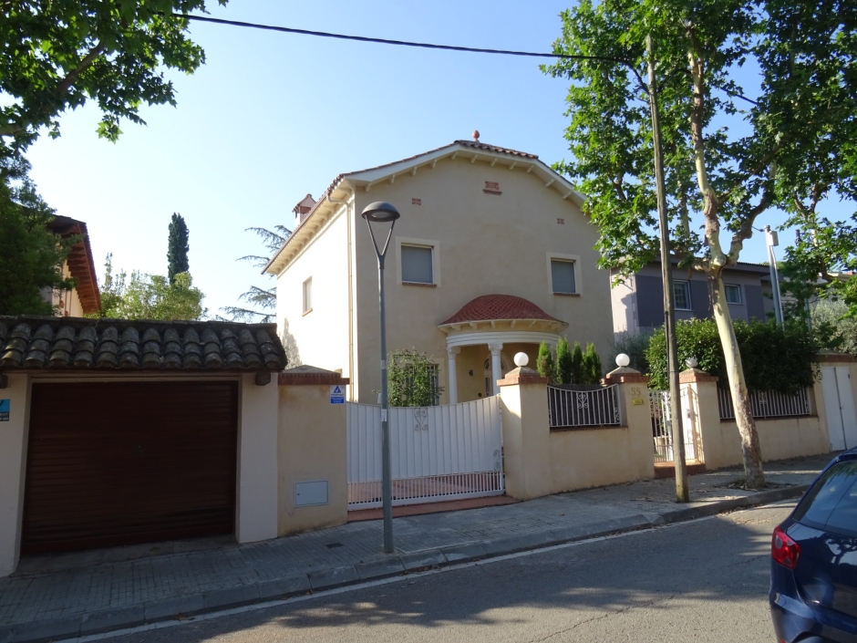 Casa del conjunt de Pau Cariteu del passeig de Valldoreix número 55.