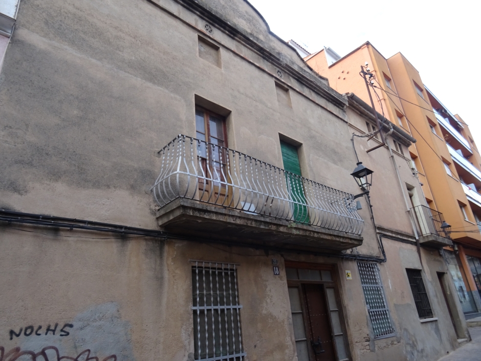 Casa al carrer de la Riera número 18