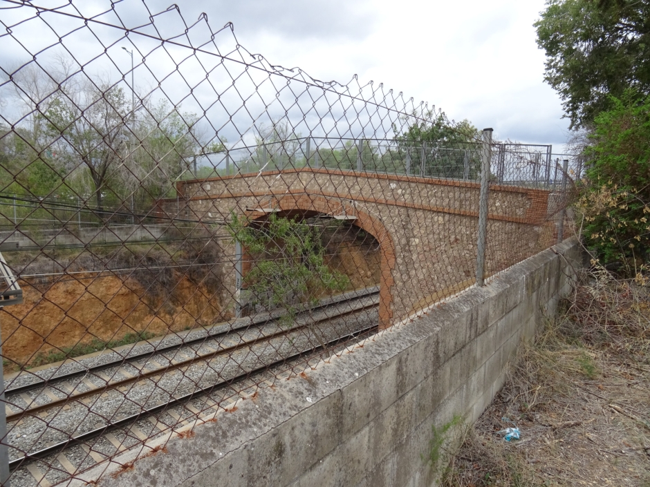 Pont sobre els FGC al camí de Can Cabassa.