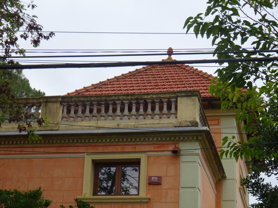 Detall de la part superior de la casa Buenos Aires.