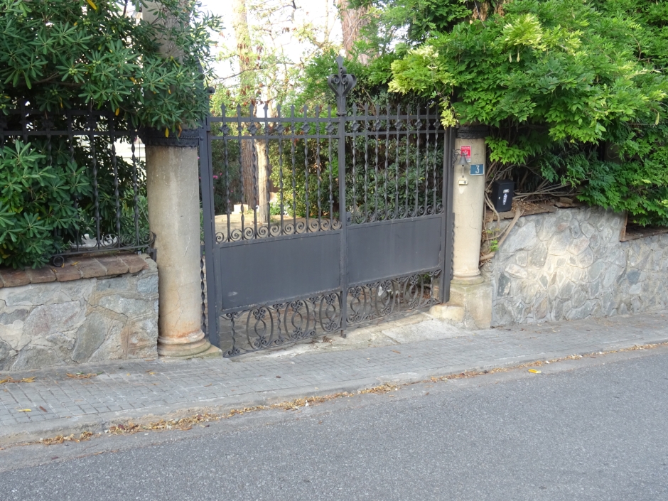 Tanca i cancell del xalet de Xavier Victori.