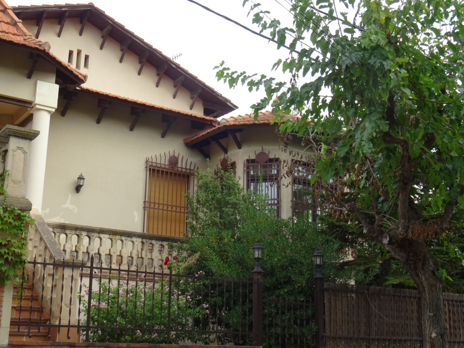 Detall de la façana del xalet de Bartomeu Pujol.