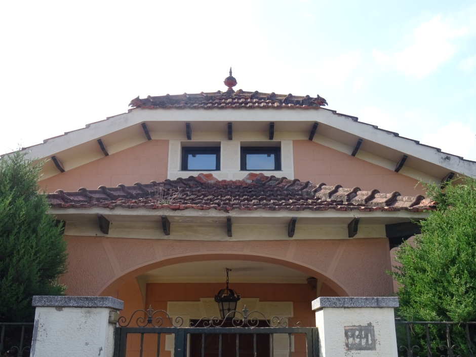 Façana principal del xalet d'Emili Villà.