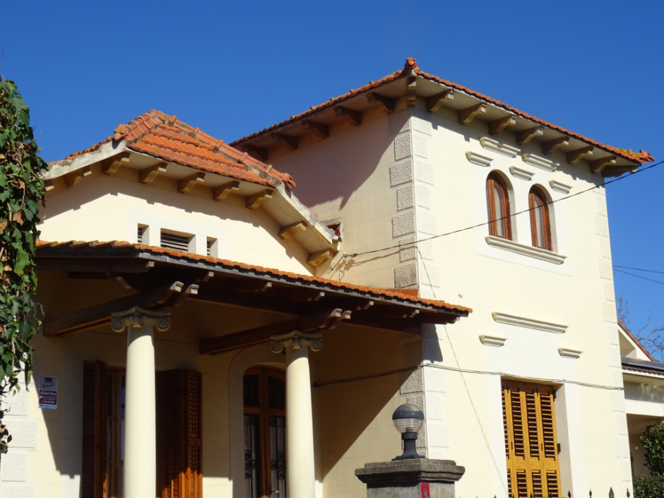 Casa del passeig del Roser número 20.