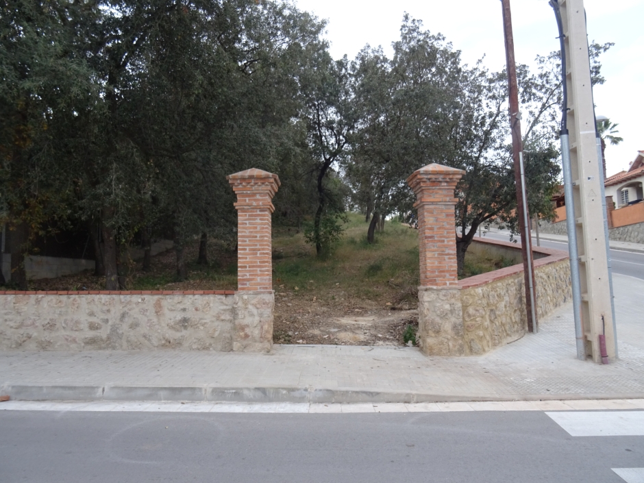 Cancells al solar de la rambla del Jardí número 150 i passeig de les Camèlies número 59.