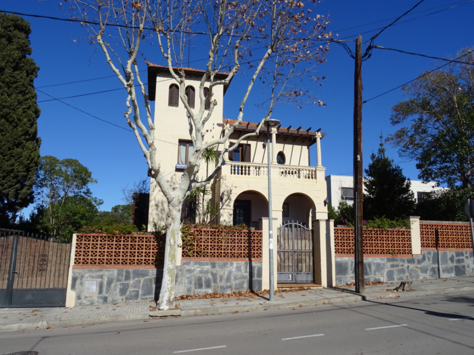 Xalet al passeig de Rubí número 82