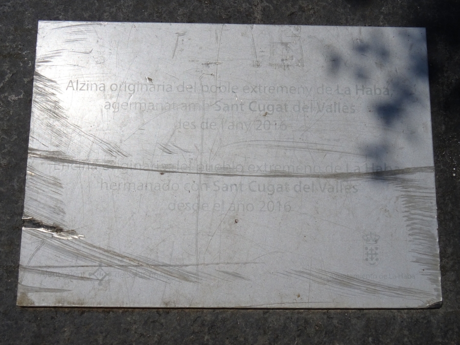 Placa de l'Alzina de l'agermanament amb La Haba