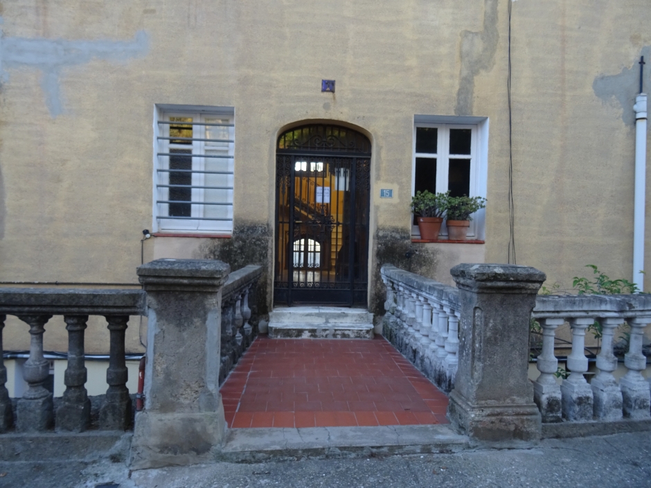 Accés a les Cases d'en Tarruell.