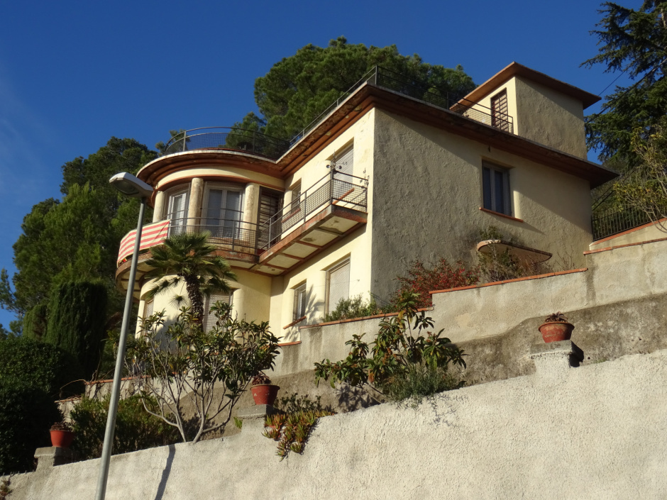 Xalet racionalista de l'avinguda Tarruell número 43-45.