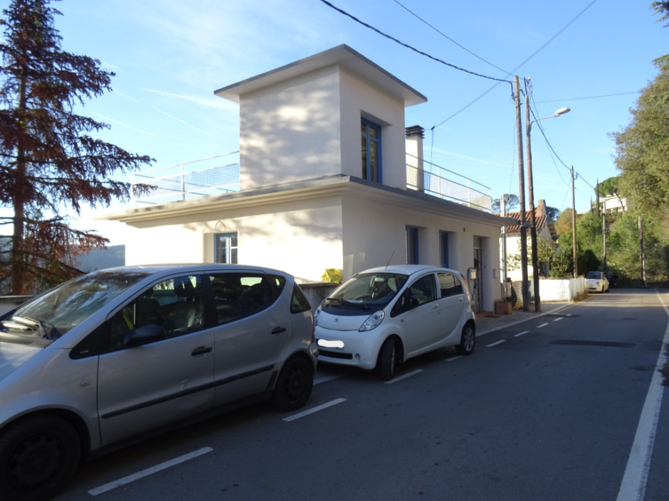 Xalet racionalista de l'avinguda Tarruell número 57.