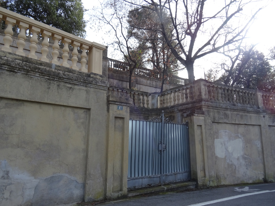 Tanca i balustrades del solar del carrer Bonavista número 44.