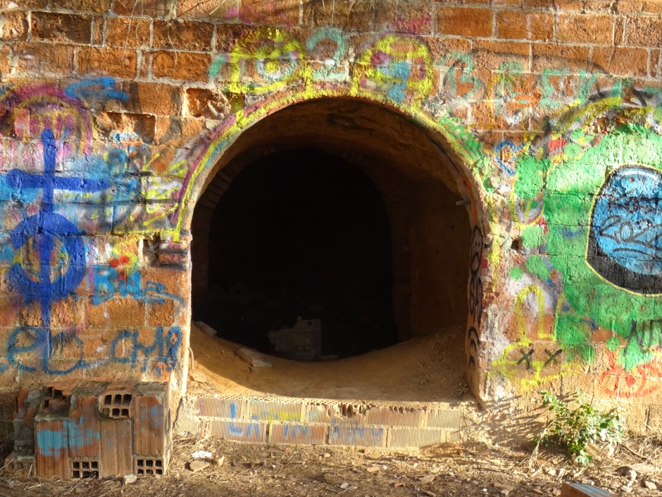 Restes de la Bòbila Pahissa.