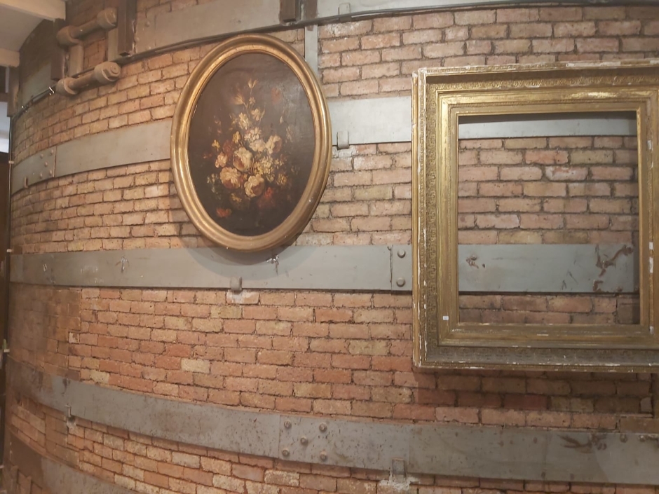 Exterior d'un forn de la Fàbrica Barnils.