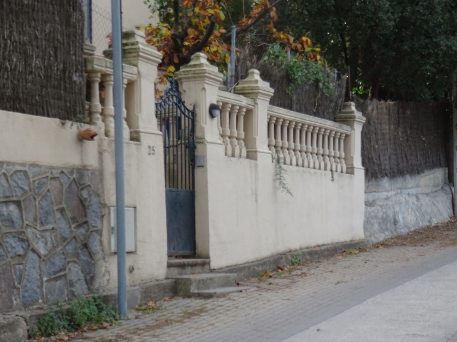 Cancell de la casa del camí de la Capella número 7.